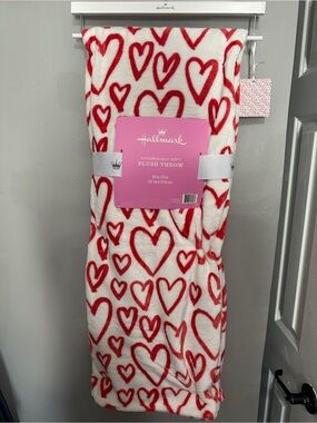 Hallmark White and Red Heart Pattern Plush Throw Heartstring